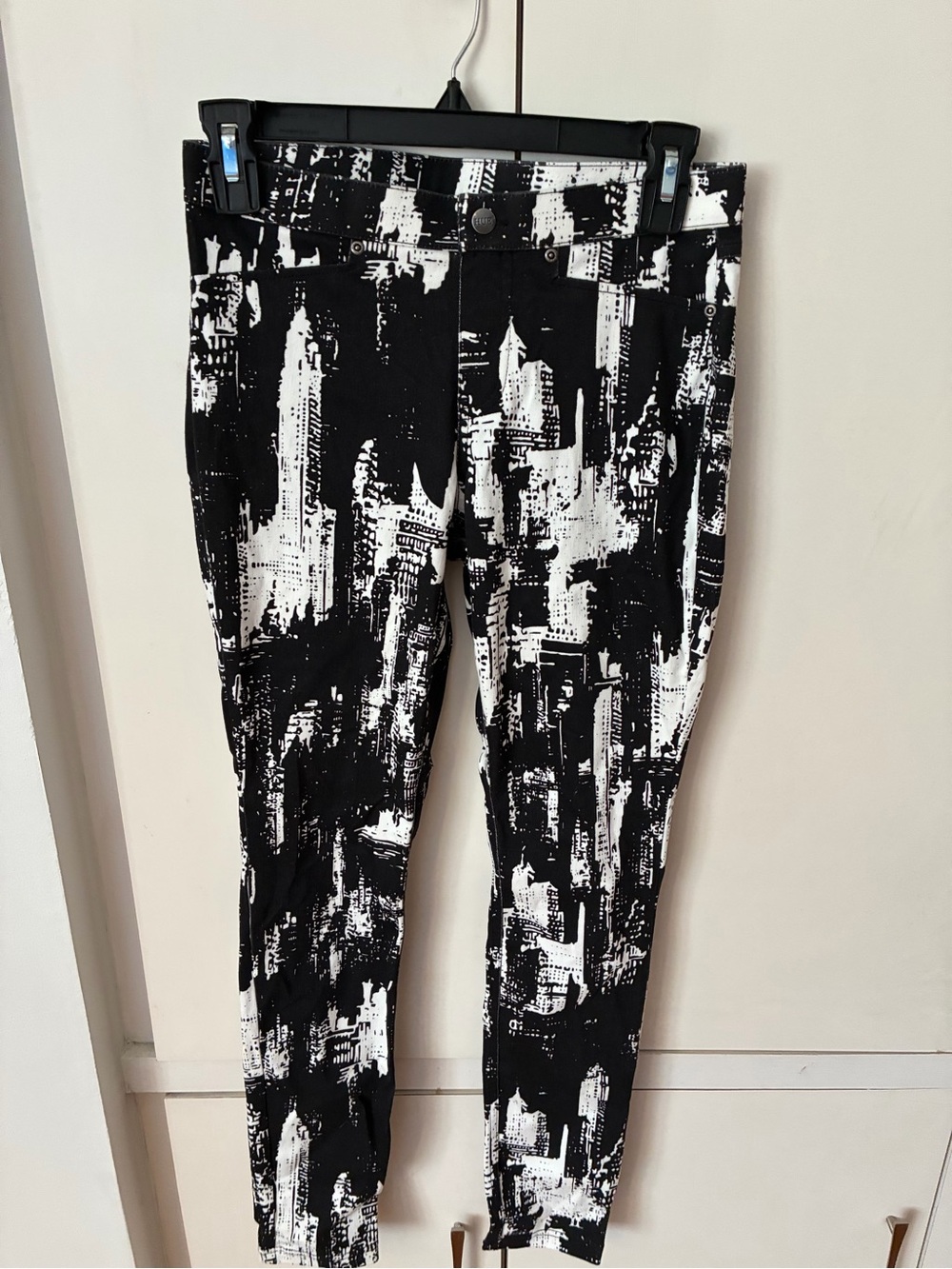 HUE Black & White Abstract Print Kids Leggings